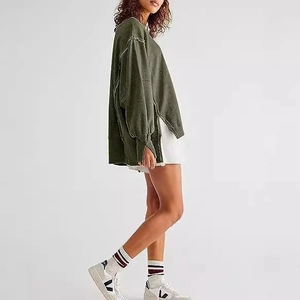 Oversized donkergroen sweatshirt met zijsplitten en onafgewerkte randen voor dames