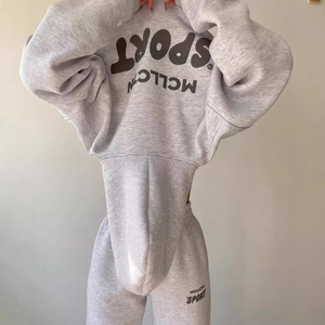 Survêtement gris chiné avec sweat à capuche et pantalon de jogging assorti