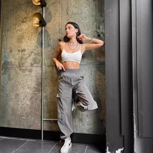 Casual high waist dark grey cargo pants for women with large side pockets and loose fit