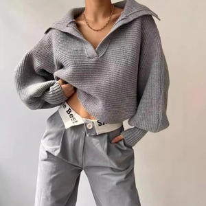 Damen Strickset in Grau mit V-Ausschnitt, Laternenärmeln und Hose mit Umschlagbund