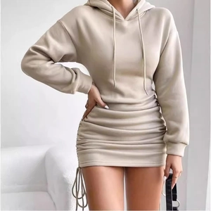 Robe à capuche moulante beige avec cordon de serrage et détails froncés chic