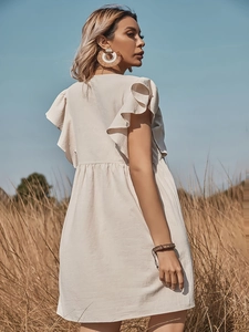 Robe ligne A abricot élégante avec col en V, manches volantées et taille haute d'été