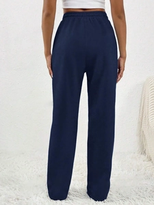 Vue arrière du pantalon de jogging bleu foncé à jambe large et taille élastiquée
