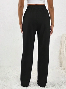 Vue arrière du pantalon de jogging noir taille haute pour femme avec cordon serrage