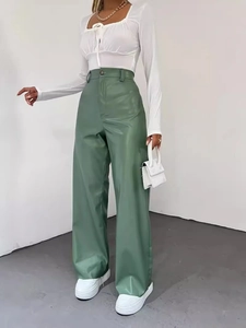 Pantalon large en similicuir vert à taille haute avec coupe droite et finition mate chic