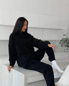 Détails du survêtement en polaire noire avec sweat-shirt oversize et pantalon de jogging