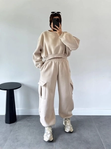 Women's 2-piece cropped sweatshirt and high-waist cargo pants set in beige
