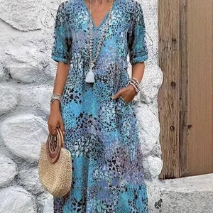 Robe longue femme col V avec poches et imprimé bohème aux tons bleu et violet