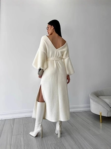 Elegant white knitted V-neck maxi dress with tie waist and side slit for women