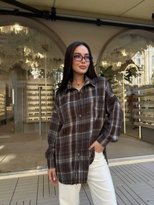 Oversized long sleeve plaid shirt in brown flannel fabric for casual street style