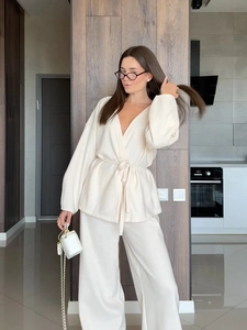 Ensemble chic deux pièces pour femme avec haut en maille col V et pantalon large