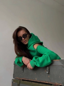 Ensemble sweat à capuche femme vert vif avec épaules dénudées et cordon de serrage
