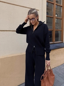 Set in maglia nera da donna con cardigan a doppia zip e pantaloni larghi a gamba dritta