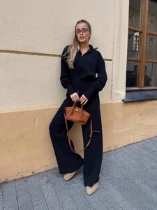 Set due pezzi in maglia nera da donna con maglione con zip e pantaloni larghi