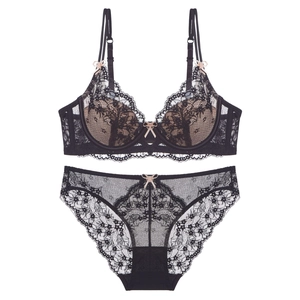 Conjunto de lencería de encaje negro estilo francés con lazos rosas y bordado floral