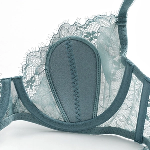 Soutien-gorge en dentelle avec doublure en maille et panneaux de maintien