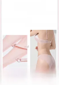 Detalle de la espalda del sujetador de encaje rosa con tirantes ajustables y soporte en U
