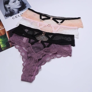Ensemble de strings sexy en dentelle à pois avec anneaux cœur et taille lanière