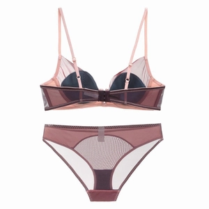 Ensemble soutien-gorge mesh décolleté en V et culotte rose lotus et violet foncé