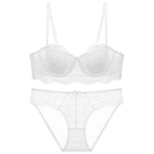 Gedetailleerde platte weergave van een wit kanten lingeriesetje met bloemenpatroon