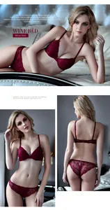 Detalle del conjunto de lencería de encaje rojo vino con sujetador push-up y braguita