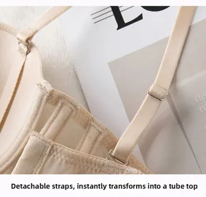 Primer plano de sujetador push-up beige con tirantes extraíbles y malla transpirable