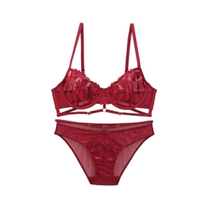 Ensemble de lingerie sexy en dentelle bordeaux avec soutien-gorge à armatures et culotte