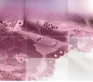 Détail macro d'une dentelle florale rose délicate avec des motifs ajourés