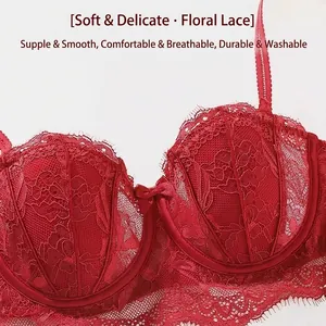 Soutien-gorge bandeau en dentelle rouge foncé avec motifs floraux et nœud central