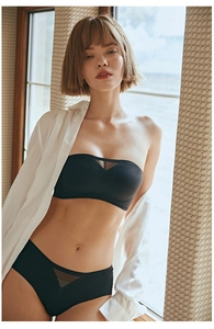 Black strapless seamless lingerie set with mesh details and high-elasticity fabric