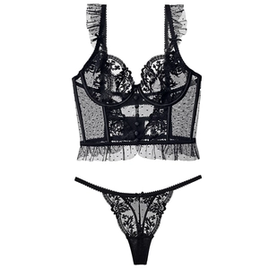 Franse stijl zwarte kanten lingerieset met bloemig borduursel en ruches details