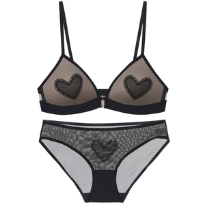 Conjunto de lencería negra sexy estilo francés con bordado de corazón y cierre frontal