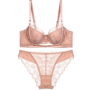 Ensemble de lingerie en dentelle française rose poudré avec soutien-gorge floral