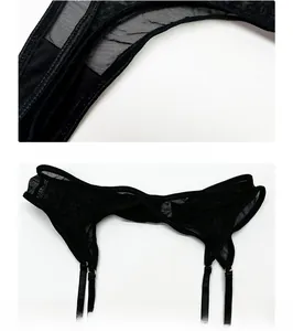 Détail du porte-jarretelles en maille noire transparente avec bretelles et attaches