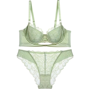 Ensemble de lingerie en dentelle vert menthe avec soutien-gorge et culotte
