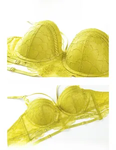 Détail de la dentelle florale et de l'armature de soutien sur le soutien-gorge jaune citron