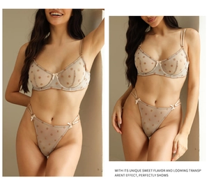 Detalle del conjunto de lencería de encaje beige con lunares y sujetador de malla suave