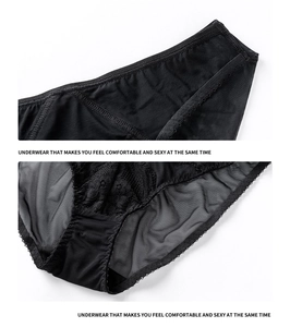 Primer plano de malla negra y encaje floral en esta ropa interior sexy para mujer