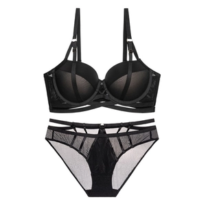 Ensemble lingerie noire sexy avec soutien-gorge push-up à armatures et culotte