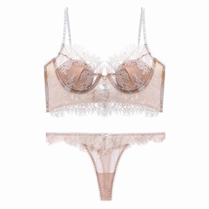 Set lingerie in pizzo con ricamo floreale e bottoni decorativi color champagne