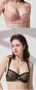 Détail de soutien-gorge en dentelle transparente avec broderie coeur et bords plissés