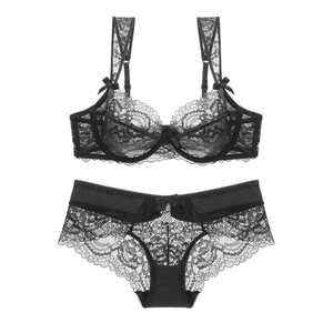 Conjunto de lencería de encaje negro con sujetador floral y bragas con cintura de raso
