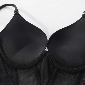 Sujetador sin costuras negro en forma de U de estilo francés con detalles de malla