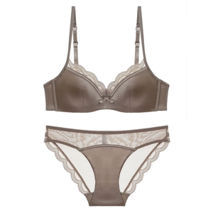 Elegant bronzen kanten lingeriesetje met zijde-effect en ademend mesh slipje