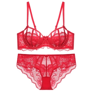 Conjunto de lencería de encaje con sujetador rojo floral y bragas de talle alto
