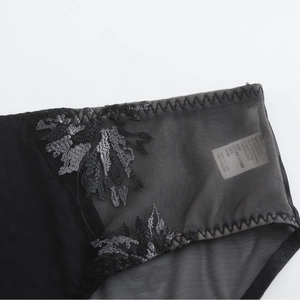 Culotte sexy en dentelle transparente française avec broderie florale et maille aérée