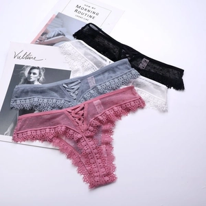 Set de tangas de encaje para mujer con detalles de tiras en cuatro colores vivos