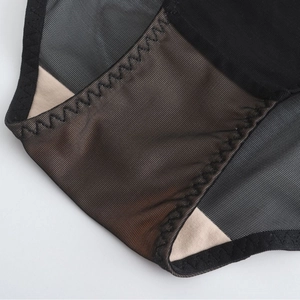 Culotte française sexy en tulle respirant avec détail d'entrejambe en pur coton