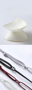 Detalle de las almohadillas push-up de 2mm a 7mm y los tirantes finos ajustables del conjunto