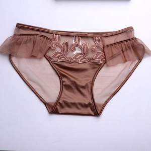 Culotte française en satin et dentelle avec maille transparente et broderie de feuilles